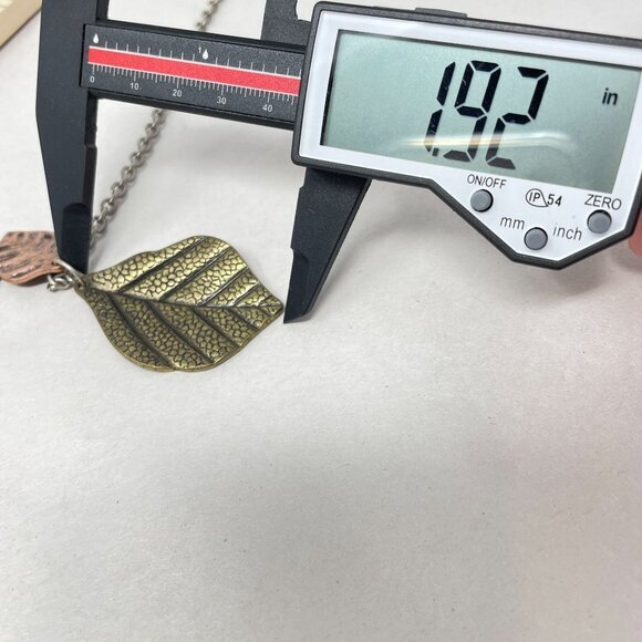 EsMor‎ Leaf Pendant Necklace Dual-Tone Metal Leaf Design Silver Chain - Picture 8 of 9